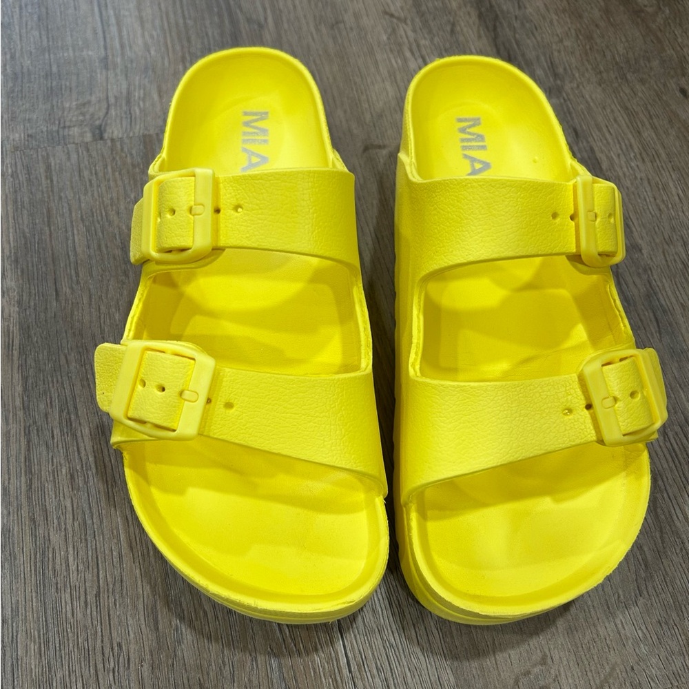 MIA Sunny Yellow Double Strap Women’s Sandals Size 6 - Picture 4 of 6